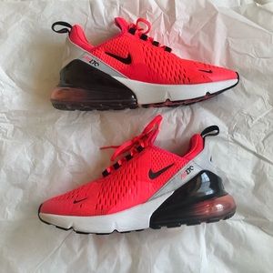 NIKE AIR 270